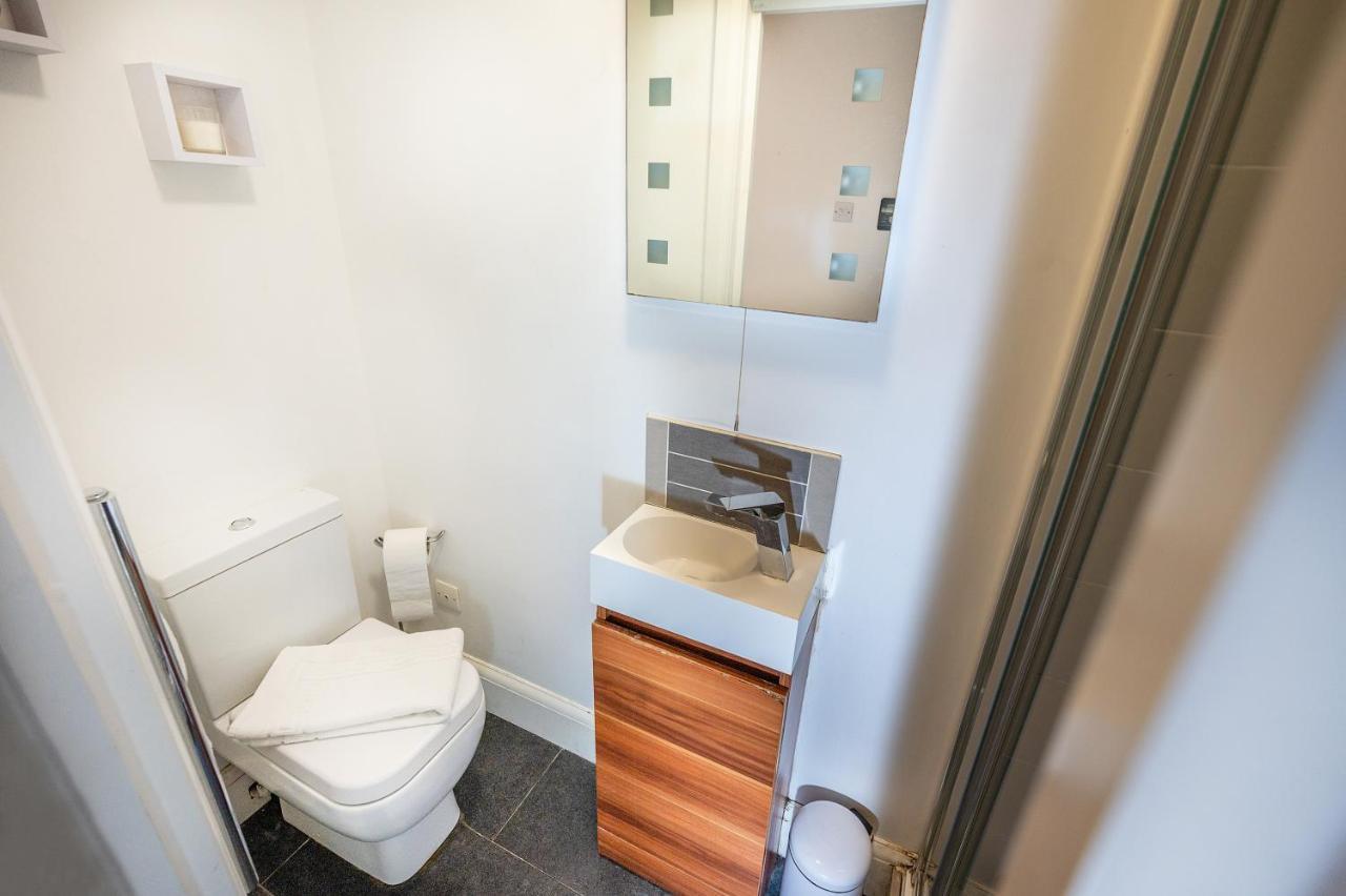 Modern & Spacious 2-Bed Flat With Secure Parking Reading Exterior photo