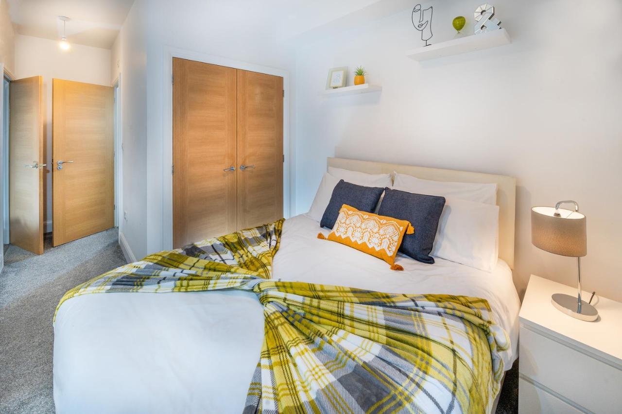 Modern & Spacious 2-Bed Flat With Secure Parking Reading Exterior photo