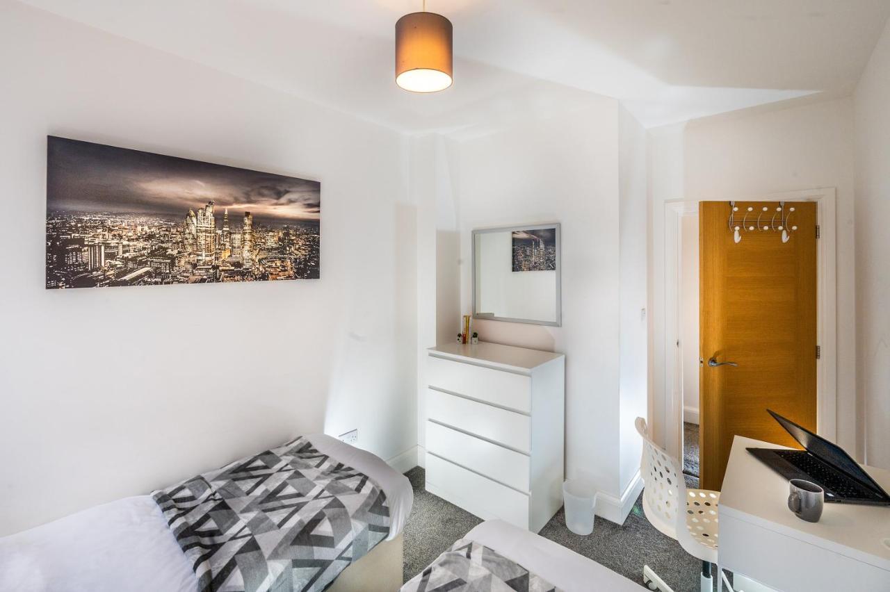 Modern & Spacious 2-Bed Flat With Secure Parking Reading Exterior photo