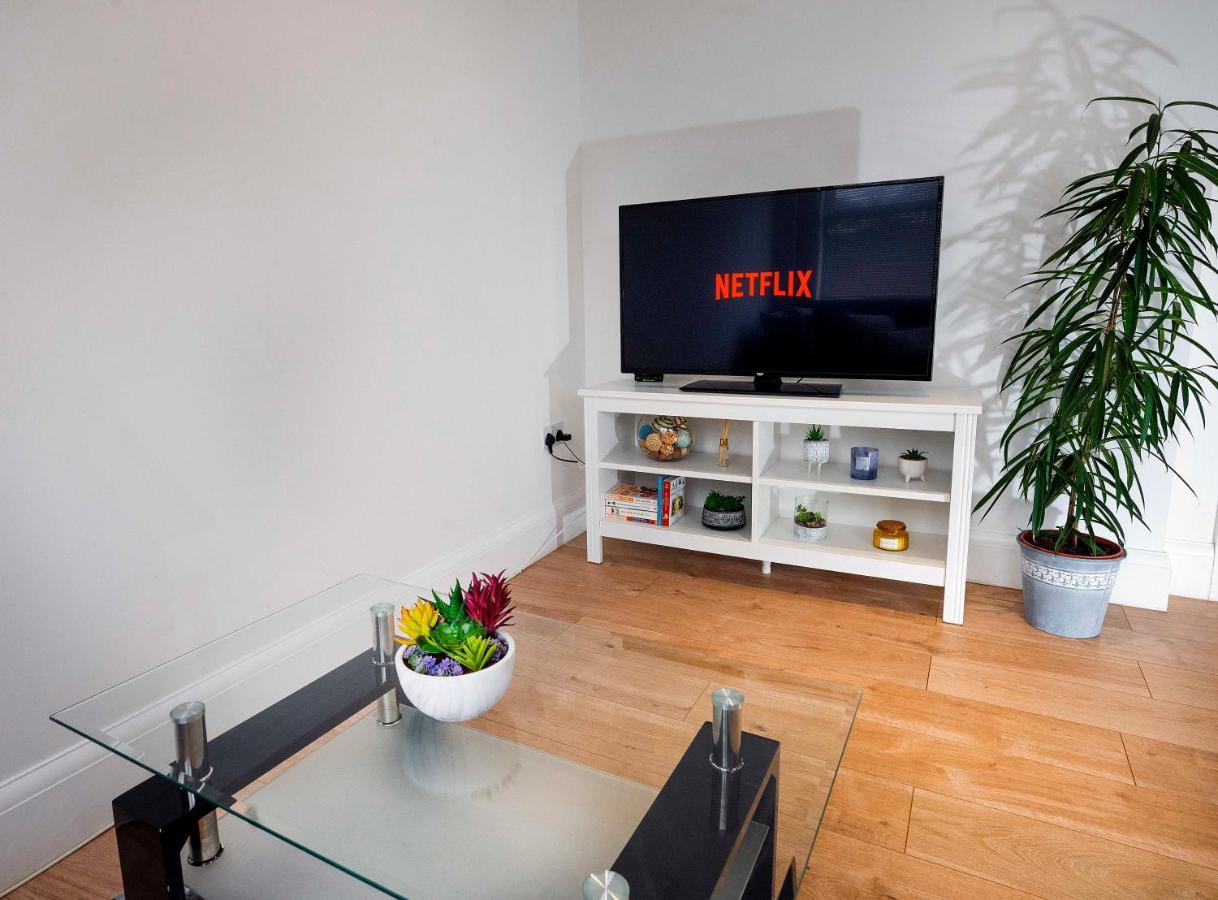 Modern & Spacious 2-Bed Flat With Secure Parking Reading Exterior photo