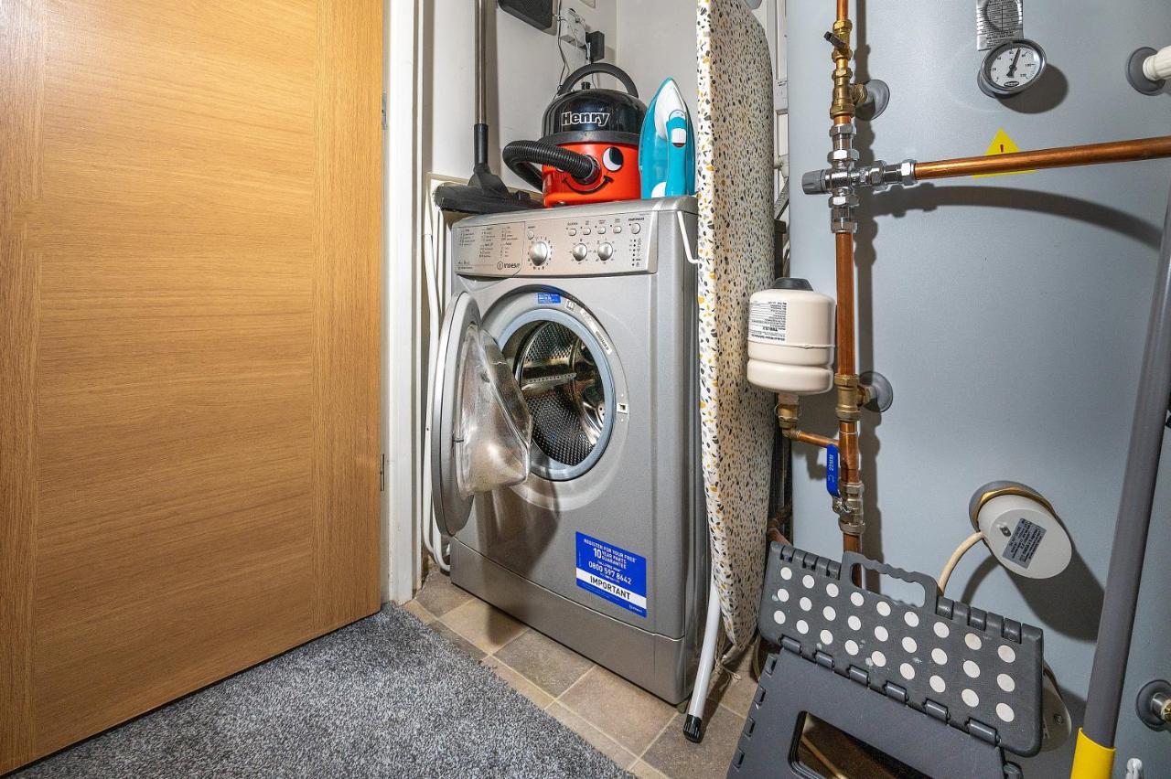 Modern & Spacious 2-Bed Flat With Secure Parking Reading Exterior photo